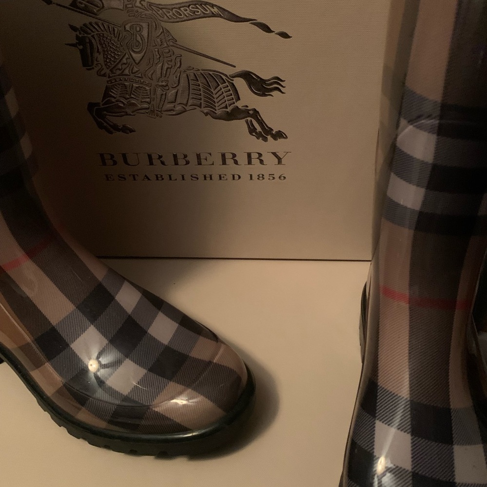 Authentic Burberry rain boots size 39